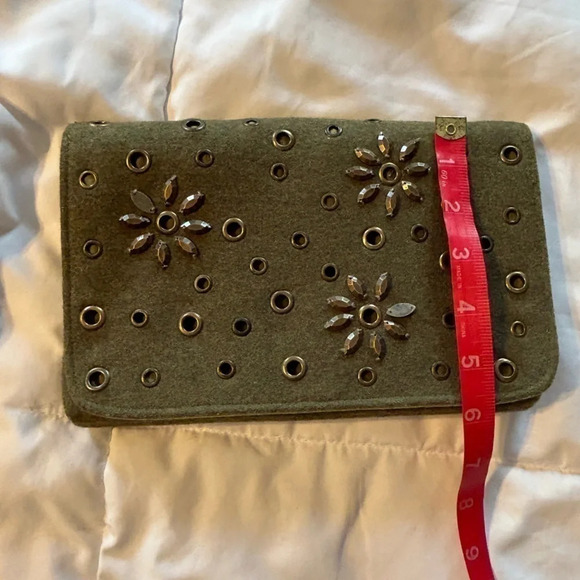 Shiraleah Chicago Felted Clutch Olive Green - Picture 7 of 8